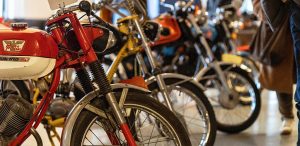 Oldtimerbeurs voor fietsen, brommers en motoren